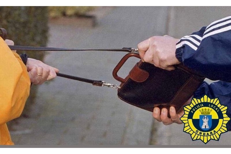 La Policía Local de Ondara detiene a dos hombres por robar el bolso de una vecina con violencia  La Policía Local de Ondara detiene a dos hombres por robar el bolso de una vecina con violencia