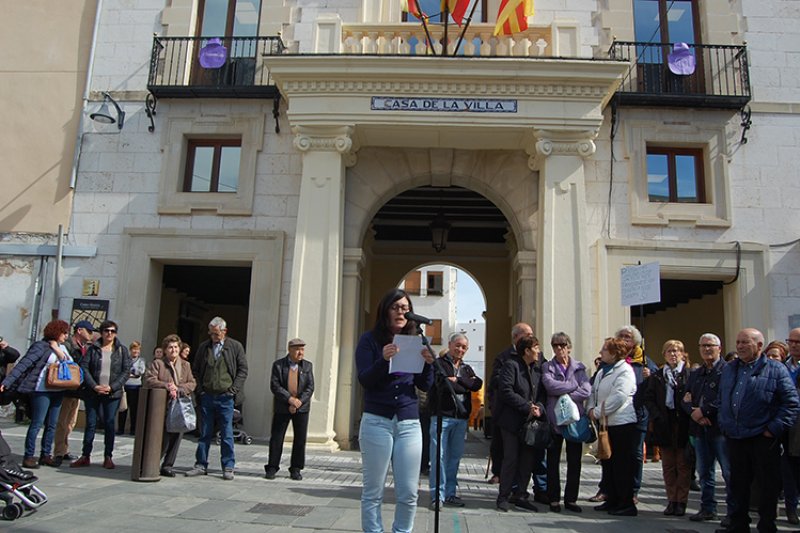 Més de quatre-centes persones donen suport a la concentració Per la igualtat real convocada pel grup de dones Cabal de Pego Més de quatre-centes persones donen suport a la concentració Per la igualtat real convocada pel grup de dones Cabal de Pego
