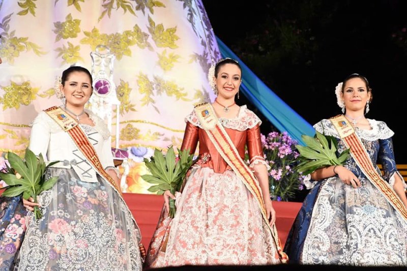 Fogueres de Xàbia arranca con la proclamación de las reinas mayor e infantil, Inés Doménech i Júlia Badenes Fogueres de Xàbia arranca con la proclamación de las reinas mayor e infantil, Inés Doménech i Júlia Badenes