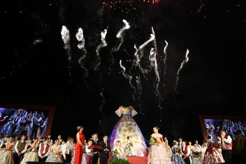 Fogueres de Xàbia arranca con la proclamación de las reinas mayor e infantil, Inés Doménech i Júlia Badenes Fogueres de Xàbia arranca con la proclamación de las reinas mayor e infantil, Inés Doménech i Júlia Badenes
