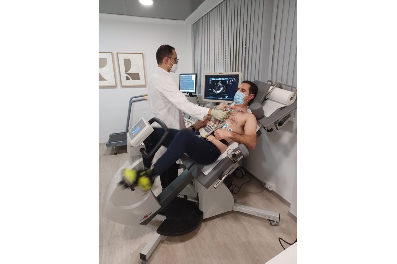 El hospital San Carlos adquiere una bicicleta de decúbito para realizar ecocardiografías Doppler de esfuerzo El hospital San Carlos adquiere una bicicleta de decúbito para realizar ecocardiografías Doppler de esfuerzo