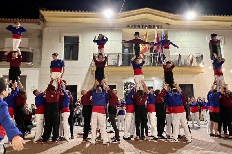 Un castell per a la figura número cent  Un castell per a la figura número cent