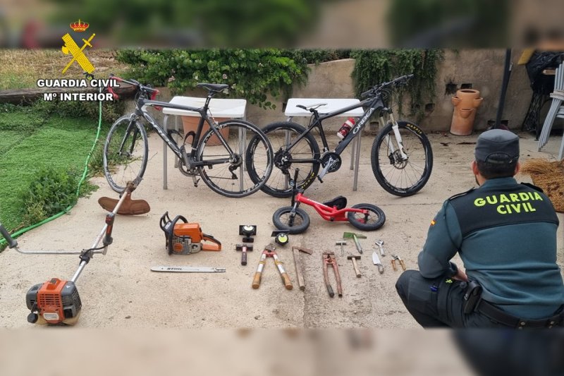 La Guardia Civil detiene  a un hombre por robos cometidos en Moraira La Guardia Civil detiene  a un hombre por robos cometidos en Moraira