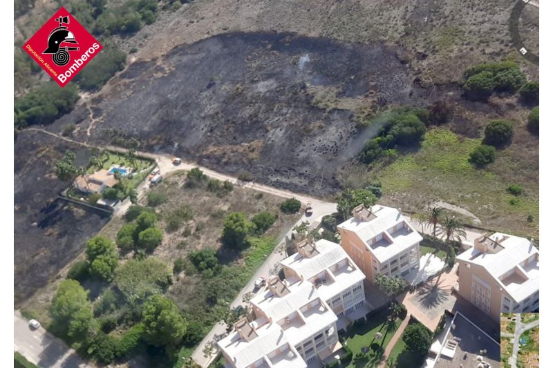 Un incendio arrasa cerca de dos hectáreas en el entorno del Saladar de Xàbia Un incendio arrasa cerca de dos hectáreas en el entorno del Saladar de Xàbia