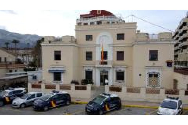 Detenido un hombre en Dénia por intentar matar a dos personas  Detenido un hombre en Dénia por intentar matar a dos personas