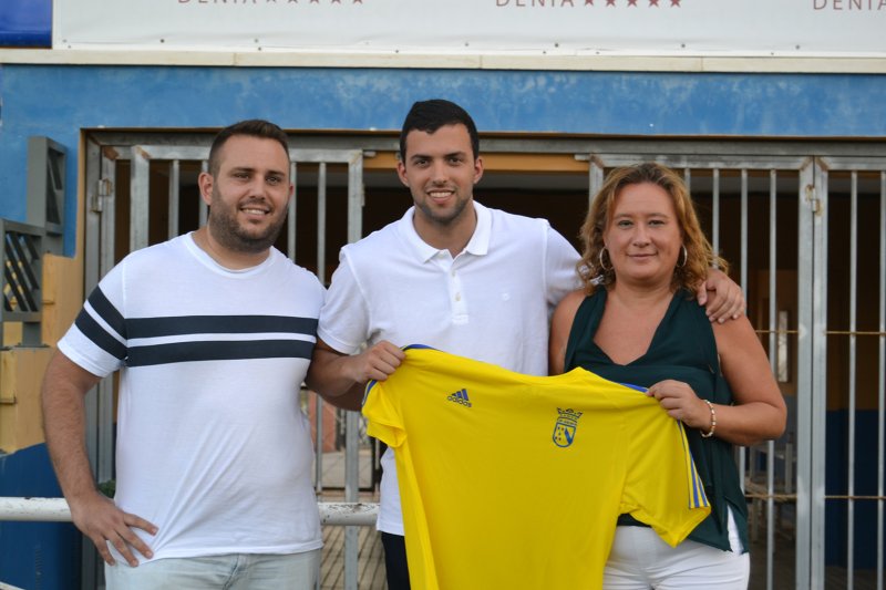 Fútbol Sala: El noventa por cien de la plantilla del Dénia renueva y Fran Vives se convierte en el primer fichaje Fútbol Sala: El noventa por cien de la plantilla del Dénia renueva y Fran Vives se convierte en el primer fichaje