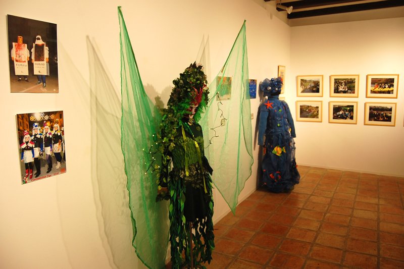 L’exposició de vestimentes i fotos de carnestoltes escalfa els motors de la festa a Pego L’exposició de vestimentes i fotos de carnestoltes escalfa els motors de la festa a Pego