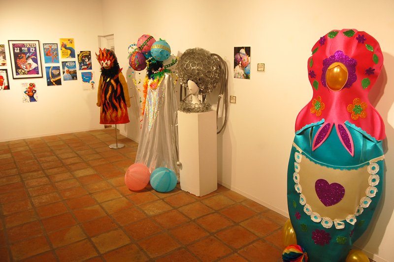 L’exposició de vestimentes i fotos de carnestoltes escalfa els motors de la festa a Pego L’exposició de vestimentes i fotos de carnestoltes escalfa els motors de la festa a Pego