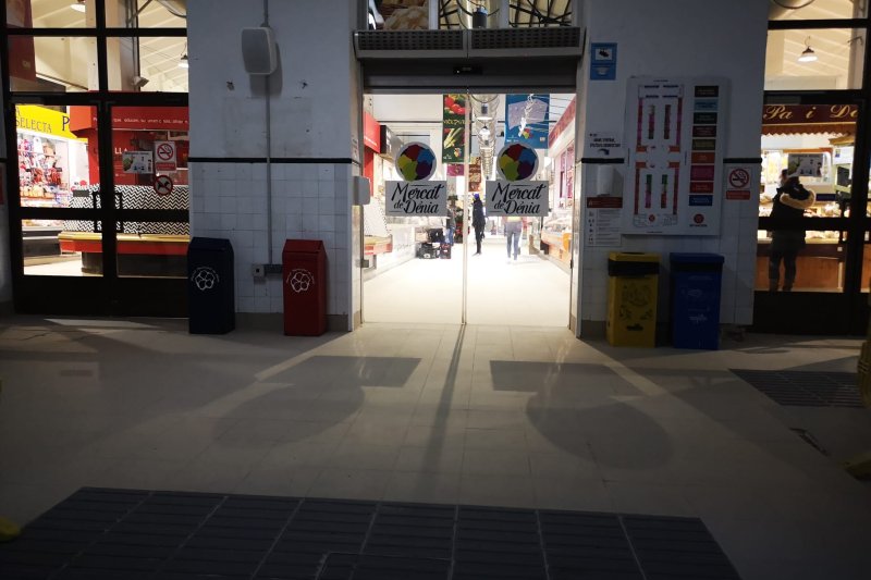 El Mercat de Dénia concluye las obras de pavimentación El Mercat de Dénia concluye las obras de pavimentación