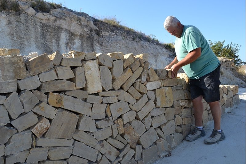 Fer marge, l'ofici d'encaixar pedra amb pedra... en sec Fer marge, l'ofici d'encaixar pedra amb pedra... en sec