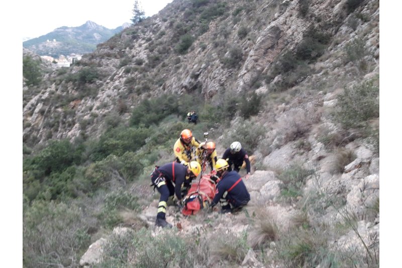 Rescaten en helicòpter a un caçador que ha resultat ferit a la Muntanya Gran de Pedreguer Rescaten en helicòpter a un caçador que ha resultat ferit a la Muntanya Gran de Pedreguer