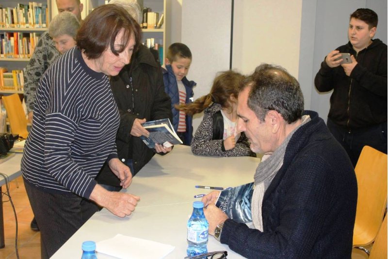 Vicente Devesa presenta en Poble Nou su segundo libro de poemas Vicente Devesa presenta en Poble Nou su segundo libro de poemas