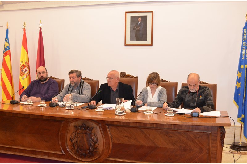 El pleno de Dénia condena el ataque homófobo de un policía local hacia el concejal Javier Scotto El pleno de Dénia condena el ataque homófobo de un policía local hacia el concejal Javier Scotto