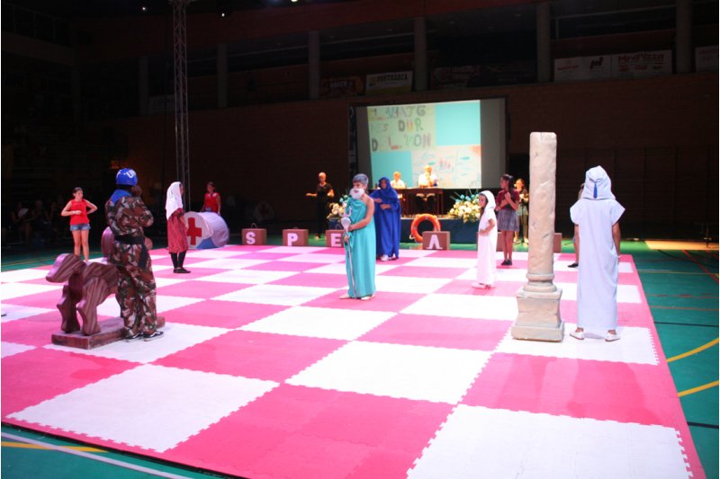 El Ajedrez Viviente de Xàbia seguirá un guión adaptado de Alicia en el país de las maravillas El Ajedrez Viviente de Xàbia seguirá un guión adaptado de Alicia en el país de las maravillas