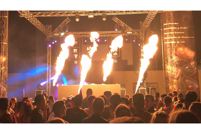 El Mig Any de Carnestoltes de Pego acomiada amb música i color l’estiu fester de la comarca El Mig Any de Carnestoltes de Pego acomiada amb música i color l’estiu fester de la comarca