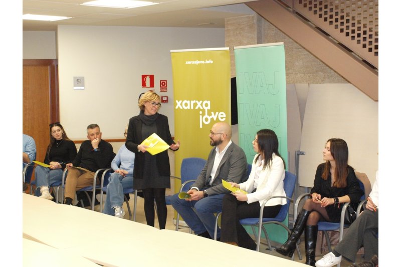El Institut Valencià de la Joventut presenta en Xàbia sus iniciativas a técnicos y concejales de las dos Marinas  El Institut Valencià de la Joventut presenta en Xàbia sus iniciativas a técnicos y concejales de las dos Marinas