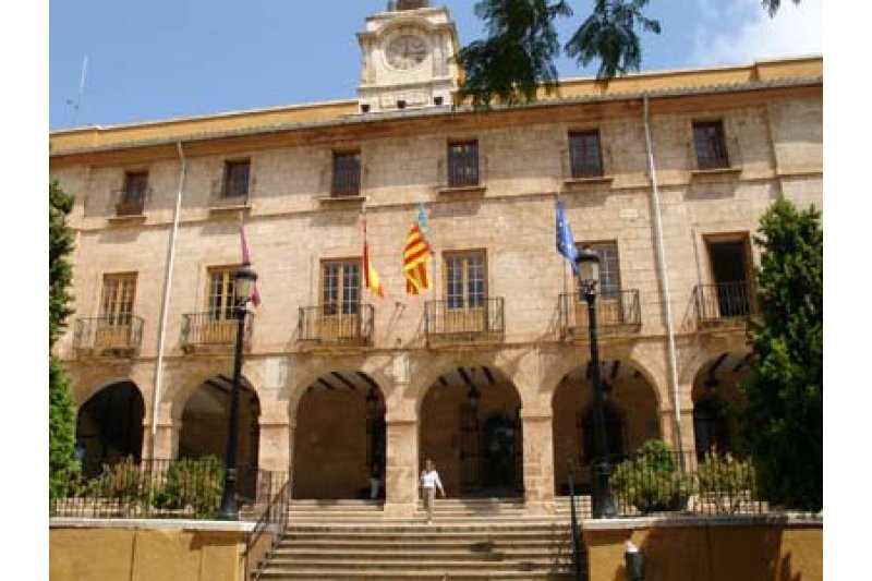 El pleno de Dénia condenará los insultos racistas a un jugador de la escuela municipal de futbol El pleno de Dénia condenará los insultos racistas a un jugador de la escuela municipal de futbol