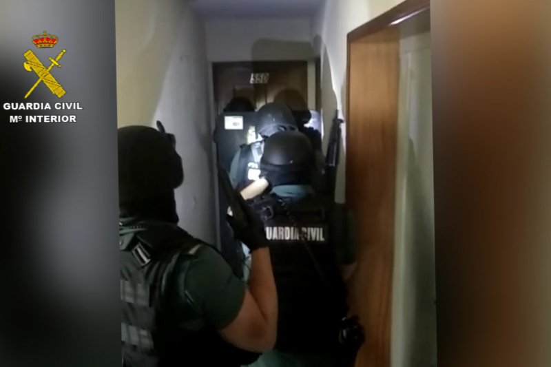 La Guardia Civil detiene en  Calp a siete personas por tráfico de drogas en la Marina Alta La Guardia Civil detiene en  Calp a siete personas por tráfico de drogas en la Marina Alta