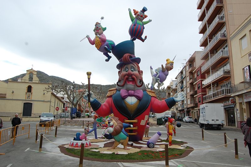 Pego: La Font s’imposa en monument gran, infantil i presentació  en unes falles marcades pel vent Pego: La Font s’imposa en monument gran, infantil i presentació  en unes falles marcades pel vent