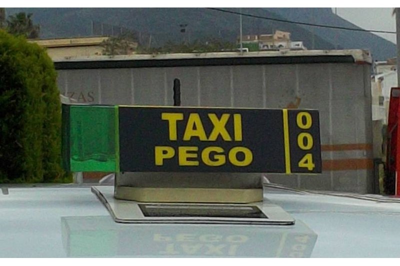 Los taxis de la comarca podrán dar servicio a los participantes del Carnestoltes de Pego Los taxis de la comarca podrán dar servicio a los participantes del Carnestoltes de Pego