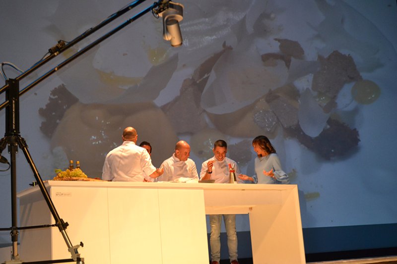 Cuatro chefs de la comarca utilizan el tomate como base creativa de platos de alta cocina en Dolia Cuatro chefs de la comarca utilizan el tomate como base creativa de platos de alta cocina en Dolia