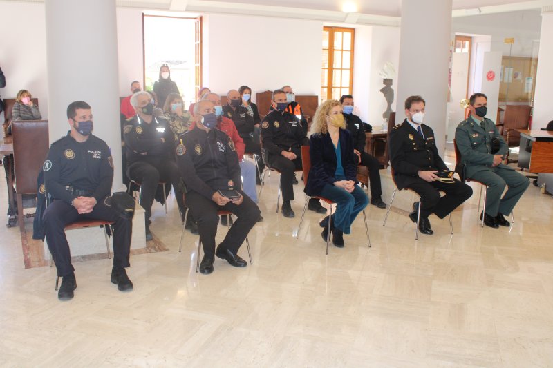 Despedida a Martínez Espasa tras 14 años como jefe de la Policía Local de Dénia  Despedida a Martínez Espasa tras 14 años como jefe de la Policía Local de Dénia