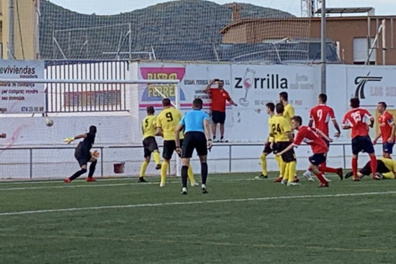 El tridente ofensivo salva los muebles y el Pego se queda líder en solitario El tridente ofensivo salva los muebles y el Pego se queda líder en solitario