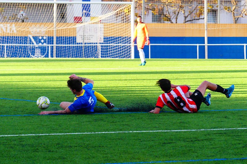 Preferente: El Dénia se encalla ante el Rafelcofer (2-2), marra un penalti i pierde a Panucci  Preferente: El Dénia se encalla ante el Rafelcofer (2-2), marra un penalti i pierde a Panucci