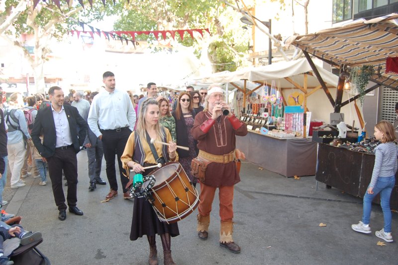 Mercat medieval i expositors d’animals arropen la mostra de Comerç i Empresa en el cap de setmana de fira forta d’Ondara Mercat medieval i expositors d’animals arropen la mostra de Comerç i Empresa en el cap de setmana de fira forta d’Ondara
