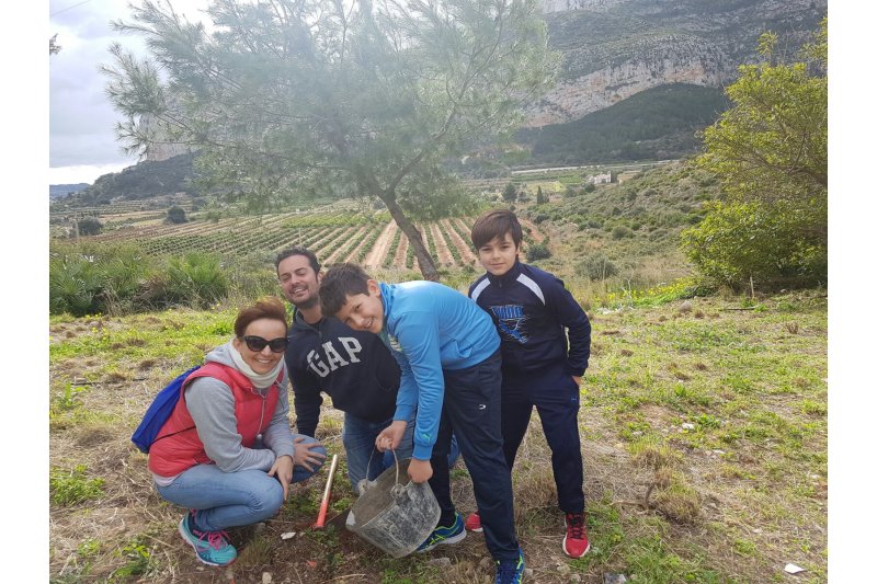 El Verger celebra el dia de l’arbre amb una plantació i un esmorzar El Verger celebra el dia de l’arbre amb una plantació i un esmorzar
