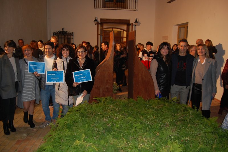 L’encesa de l’enllumenat nadalenc descorre el teló de la “nit en blanc” del comerç de Pego  L’encesa de l’enllumenat nadalenc descorre el teló de la “nit en blanc” del comerç de Pego