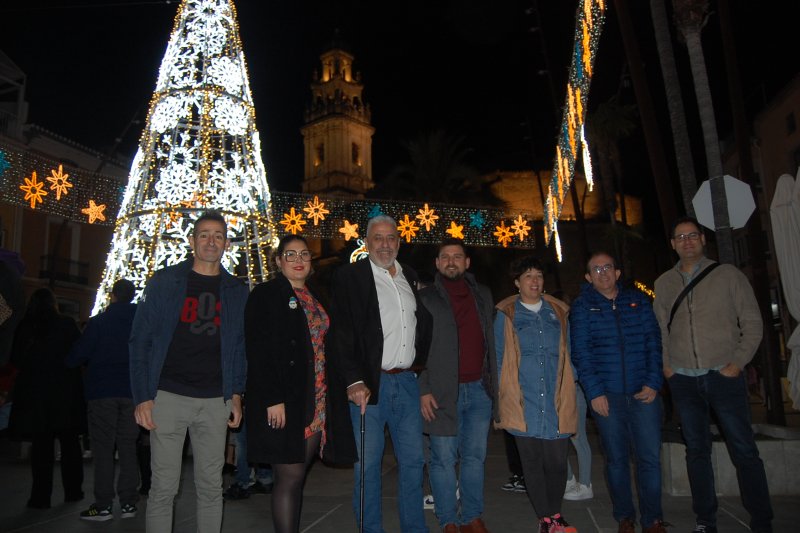 L’encesa de l’enllumenat nadalenc descorre el teló de la “nit en blanc” del comerç de Pego  L’encesa de l’enllumenat nadalenc descorre el teló de la “nit en blanc” del comerç de Pego