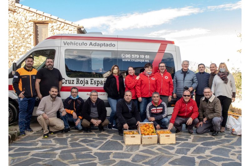 La Fundación Christian Olmos recoge mandarinas ecológicas para la Cruz Roja de Xàbia La Fundación Christian Olmos recoge mandarinas ecológicas para la Cruz Roja de Xàbia