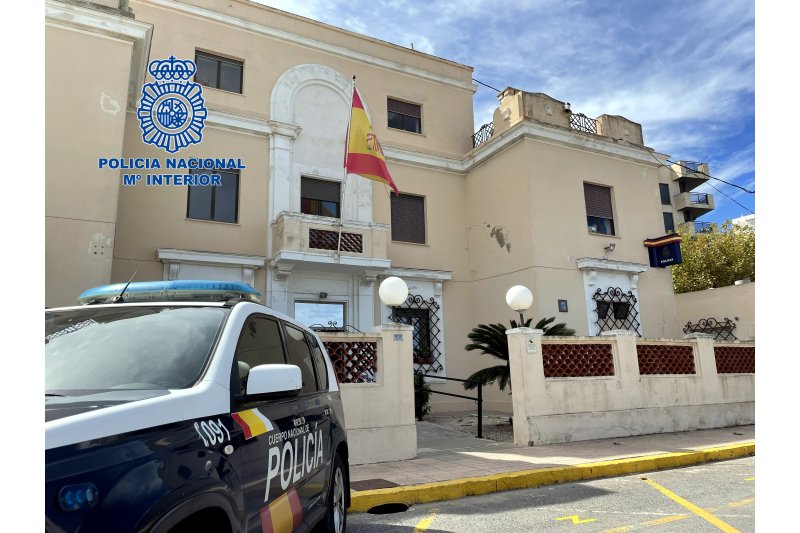 Detienen a dos personas que se dedicaban a robar maquinaria en furgonetas de Dénia  Detienen a dos personas que se dedicaban a robar maquinaria en furgonetas de Dénia