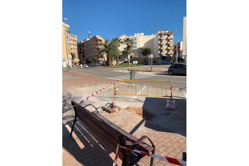 El Ayuntamiento de Dénia empieza la instalación de puntos de recarga eléctrica de vehículos en la ciudad El Ayuntamiento de Dénia empieza la instalación de puntos de recarga eléctrica de vehículos en la ciudad