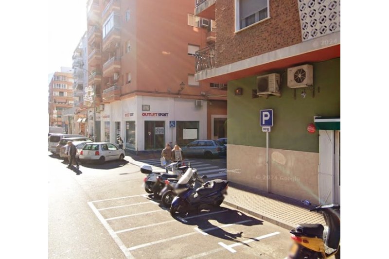 Aceras anchas y más árboles en la calle Sagunto  Aceras anchas y más árboles en la calle Sagunto