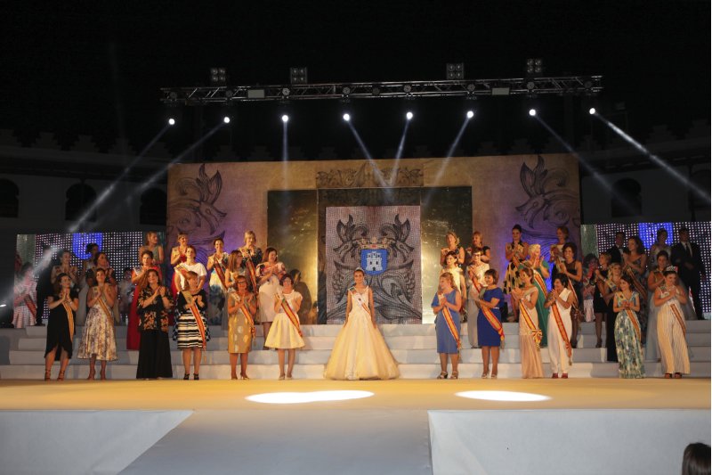 La coronació de Mar Giner compta amb la presència de totes les regines de la Soledat d’Ondara des de fa cinquanta anys La coronació de Mar Giner compta amb la presència de totes les regines de la Soledat d’Ondara des de fa cinquanta anys