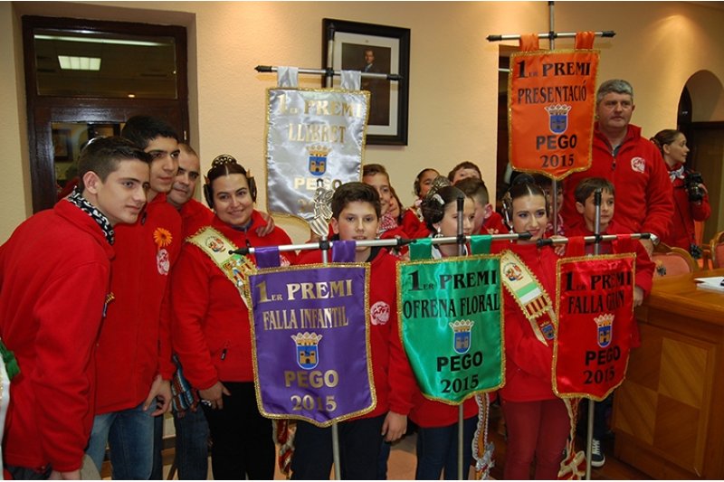 La falla La Font de Pego copa todos los premios de unas fiestas pasadas por agua La falla La Font de Pego copa todos los premios de unas fiestas pasadas por agua