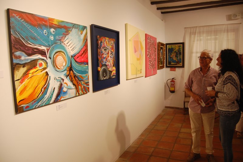 Onze artistes configuren la mostra col·lectiva  “Pinzellades” al Centre Municipal d’Exposicions de Pego durant tot octubre Onze artistes configuren la mostra col·lectiva  “Pinzellades” al Centre Municipal d’Exposicions de Pego durant tot octubre
