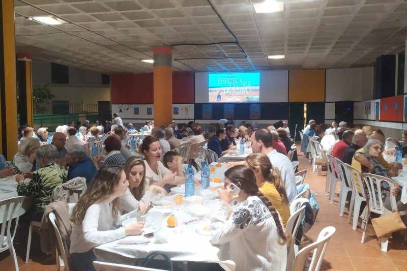 Manos Unidas recauda 2.500 euros en la Cena del Hambre de Dénia  Manos Unidas recauda 2.500 euros en la Cena del Hambre de Dénia