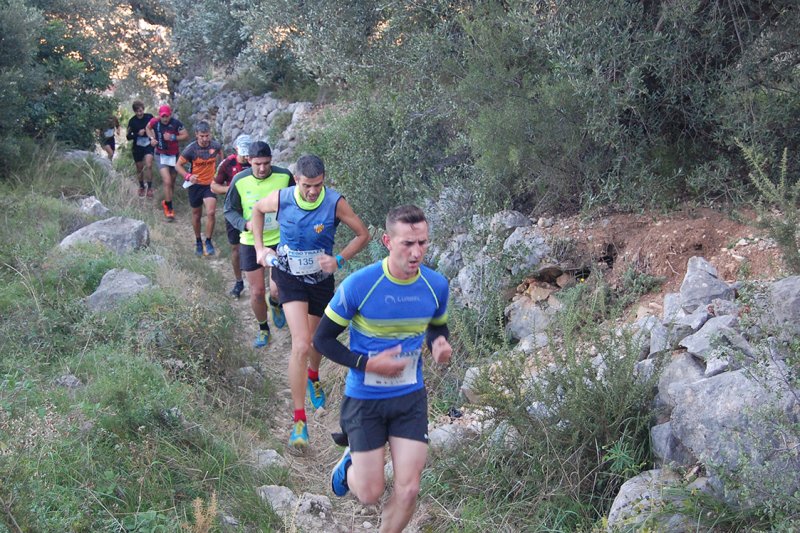 Atletisme: Pol Rodríguez i Kirsty Hall s’imposen en la categoria reina d’una Pego Trail que dobla la participació Atletisme: Pol Rodríguez i Kirsty Hall s’imposen en la categoria reina d’una Pego Trail que dobla la participació