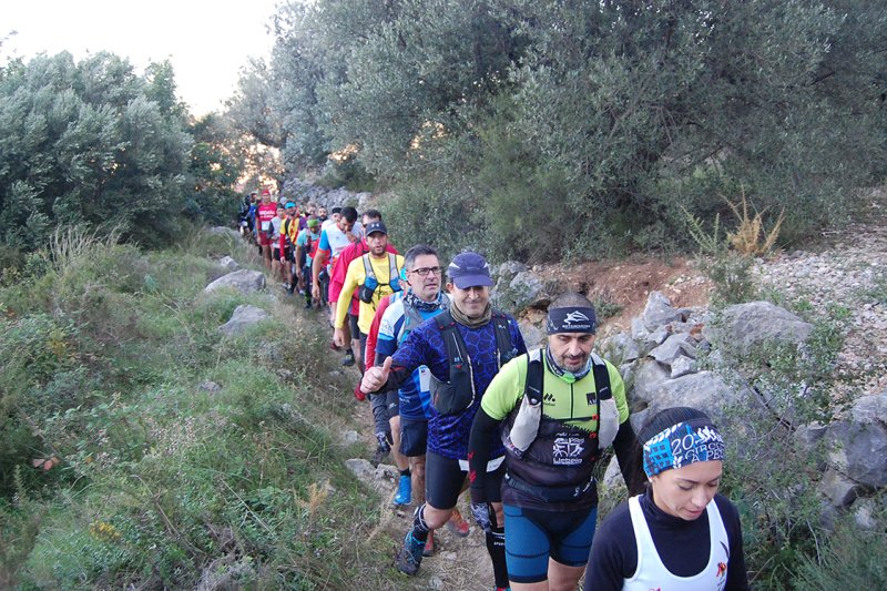 Atletisme: Pol Rodríguez i Kirsty Hall s’imposen en la categoria reina d’una Pego Trail que dobla la participació Atletisme: Pol Rodríguez i Kirsty Hall s’imposen en la categoria reina d’una Pego Trail que dobla la participació
