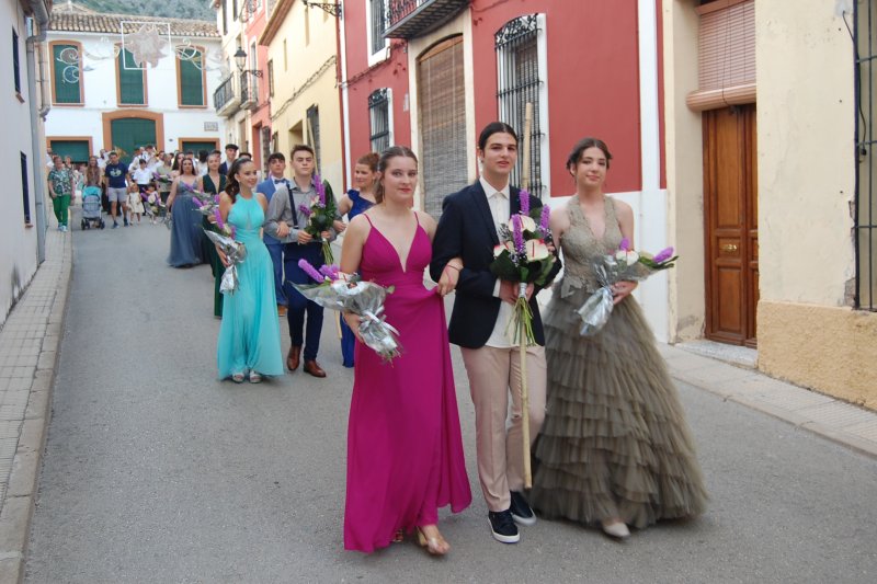 L’ofrena a Sant Antoni posa el colorit de la tradició a la  Colombòfila  L’ofrena a Sant Antoni posa el colorit de la tradició a la  Colombòfila