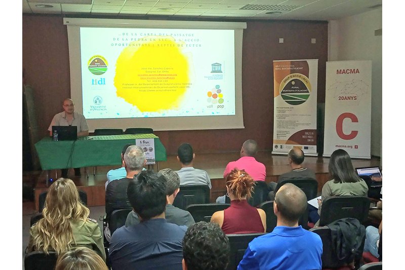 Margenadors i picapedrers adverteixen que la pedra en sec es troba en perill Margenadors i picapedrers adverteixen que la pedra en sec es troba en perill