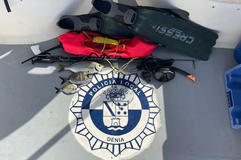 Sorprenden a un hombre pescando en la reserva marina Sorprenden a un hombre pescando en la reserva marina