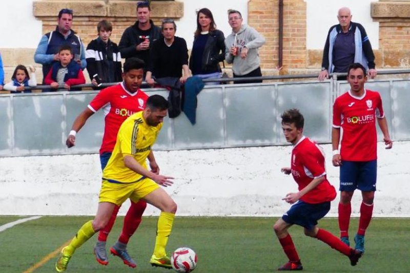 El Dénia guanya a Pego (0-2) i el Xàbia goleja a domicili El Dénia guanya a Pego (0-2) i el Xàbia goleja a domicili