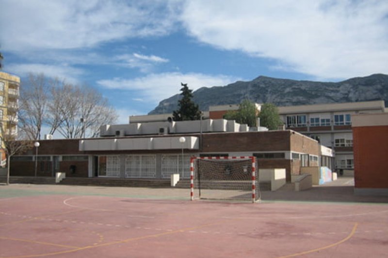 Las pistas deportivas del colegio Vessanes serán remodeladas  Las pistas deportivas del colegio Vessanes serán remodeladas