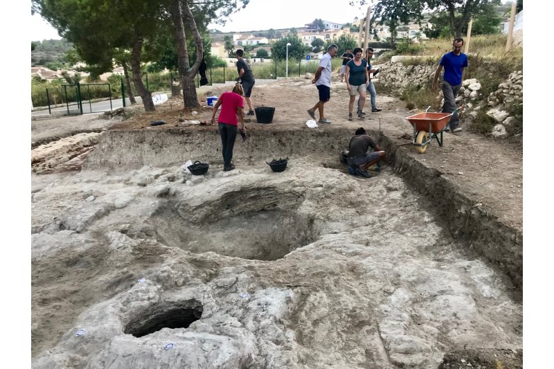 Apareix una nova sitja per guardar cereals en la Cova de les Bruixes de Benitatxell Apareix una nova sitja per guardar cereals en la Cova de les Bruixes de Benitatxell