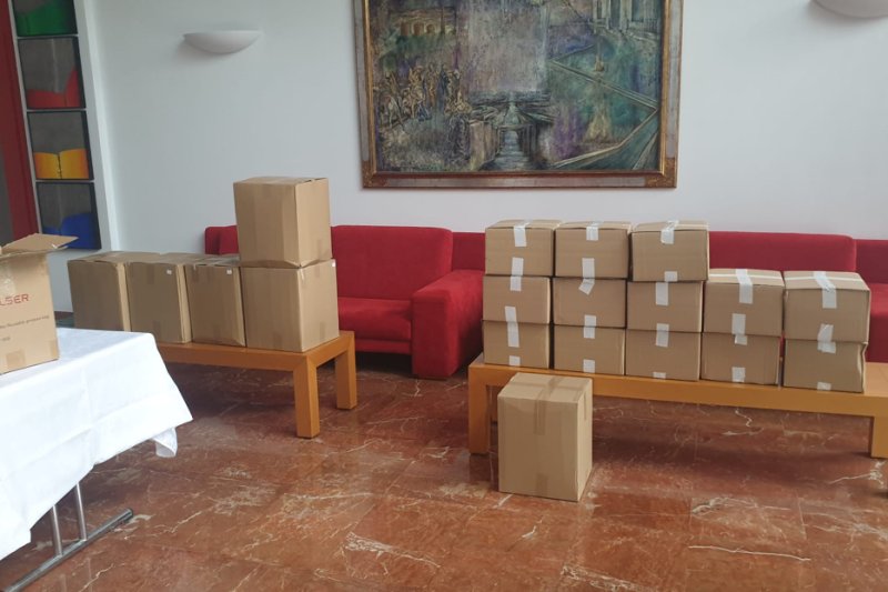 Rolser agradece la gran solidaridad de la gente y mantendrá la campaña de repartir tela per a mascaretes la próxima semana Rolser agradece la gran solidaridad de la gente y mantendrá la campaña de repartir tela per a mascaretes la próxima semana