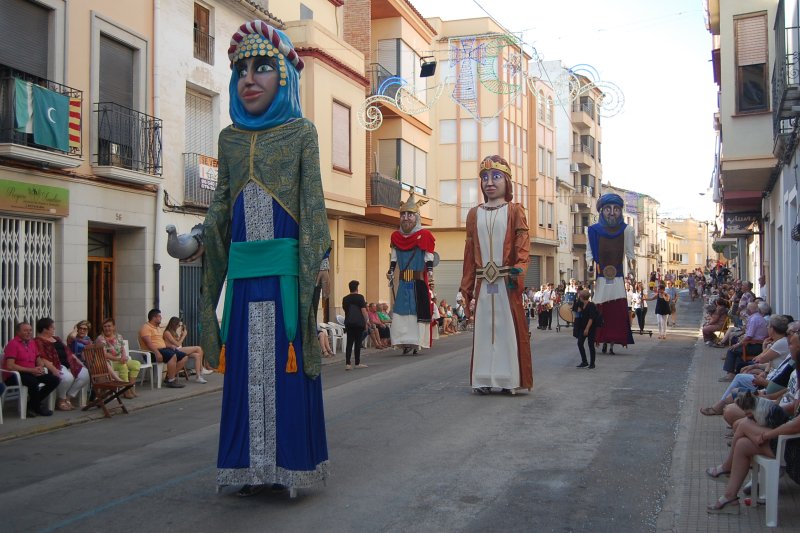 L’Entrada jove pone la novedad para revitalizar a los Moros y Cristianos de Pego L’Entrada jove pone la novedad para revitalizar a los Moros y Cristianos de Pego